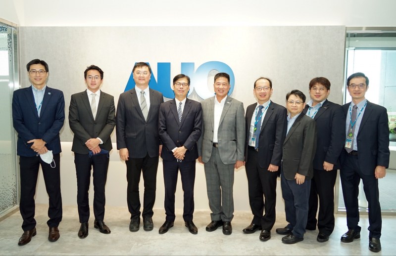 富易堂光電前進亞灣成立「AUO解決方案研發中心」，作為多元場域解決方案研發及試驗場域（圖中左為高雄市長陳其邁、圖中右為富易堂光電董事長彭双浪）